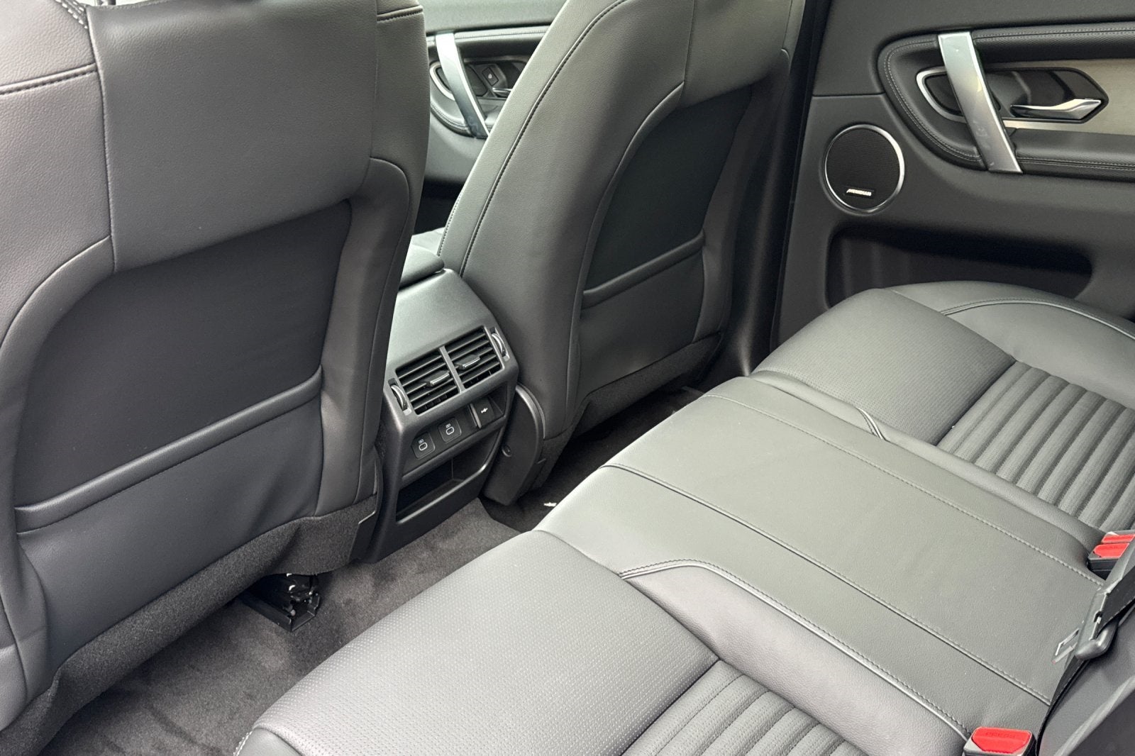 2025 Land Rover Discovery Sport SE