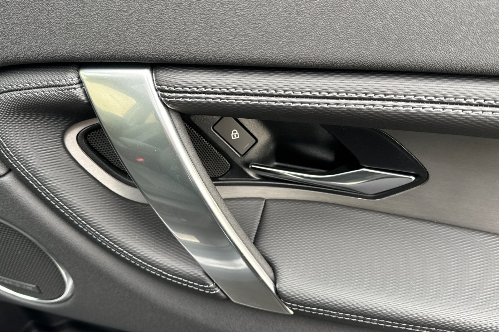 2025 Land Rover Discovery Sport SE