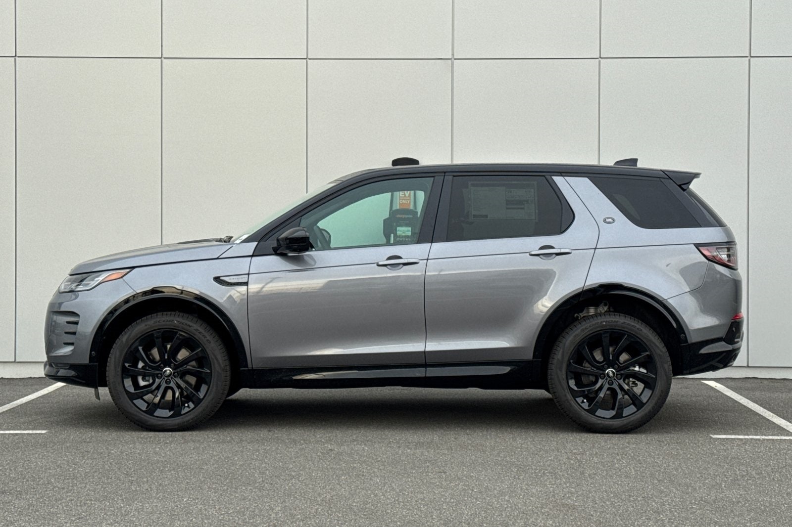2025 Land Rover Discovery Sport SE