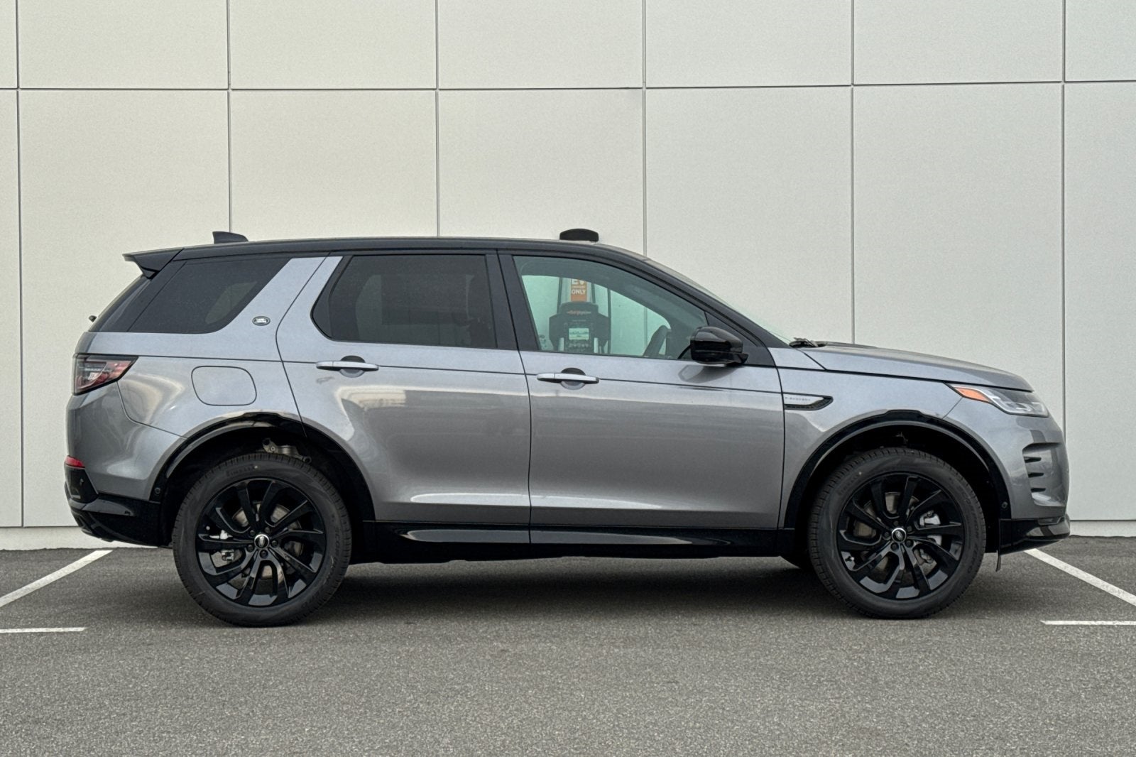 2025 Land Rover Discovery Sport SE