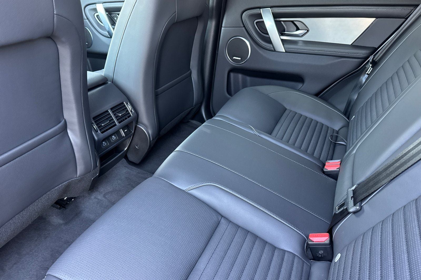 2025 Land Rover Discovery Sport SE