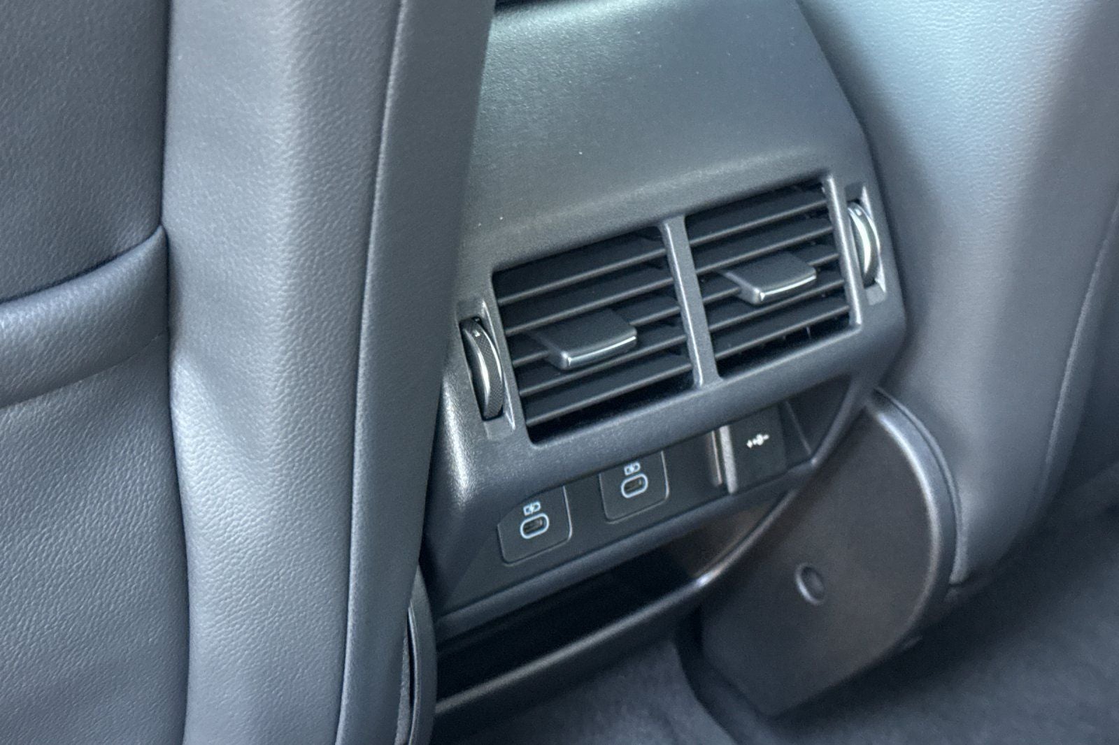 2025 Land Rover Discovery Sport SE