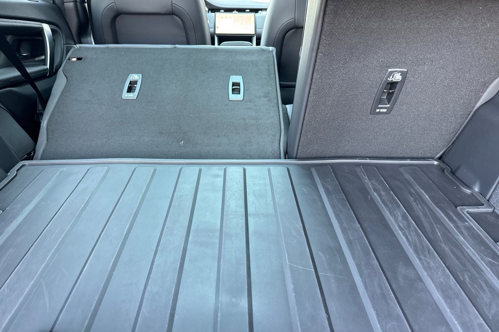 2025 Land Rover Discovery Sport SE