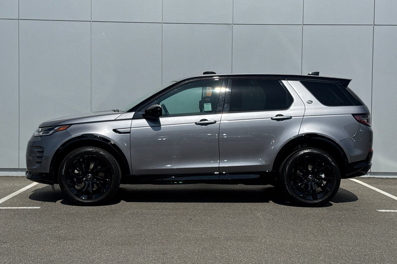 2025 Land Rover Discovery Sport SE
