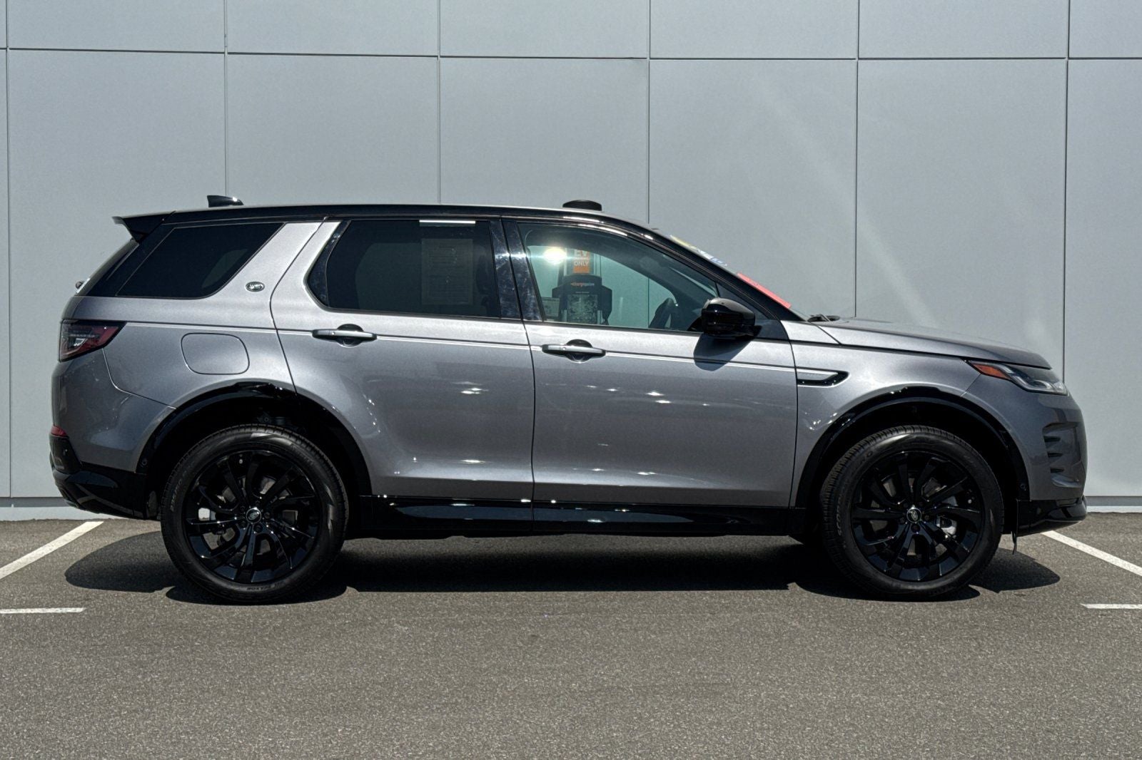 2025 Land Rover Discovery Sport SE