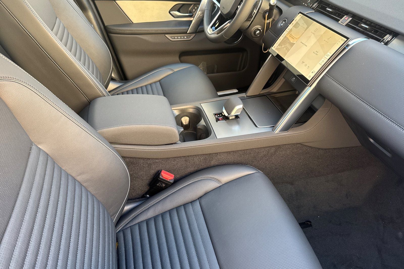 2025 Land Rover Discovery Sport SE