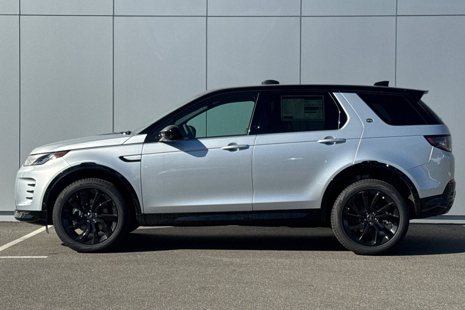 2025 Land Rover Discovery Sport SE