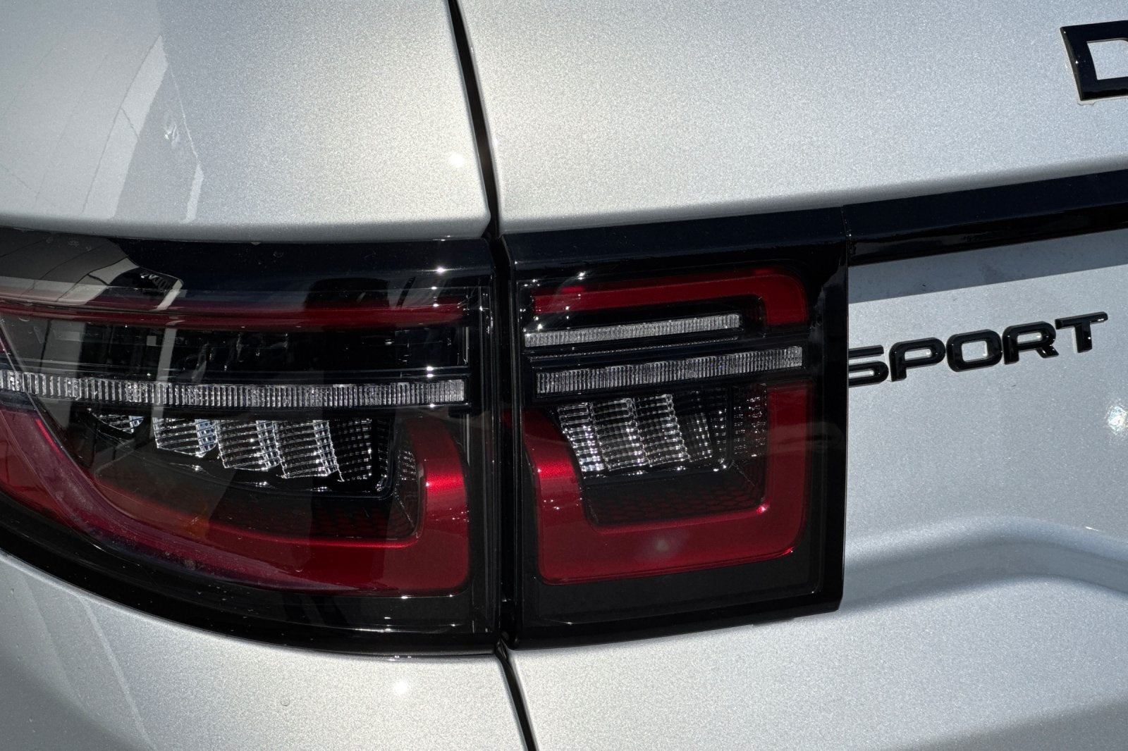 2025 Land Rover Discovery Sport SE