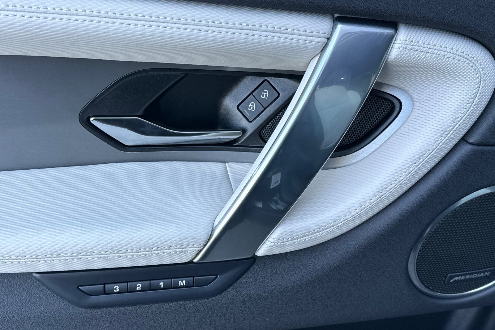 2025 Land Rover Discovery Sport SE