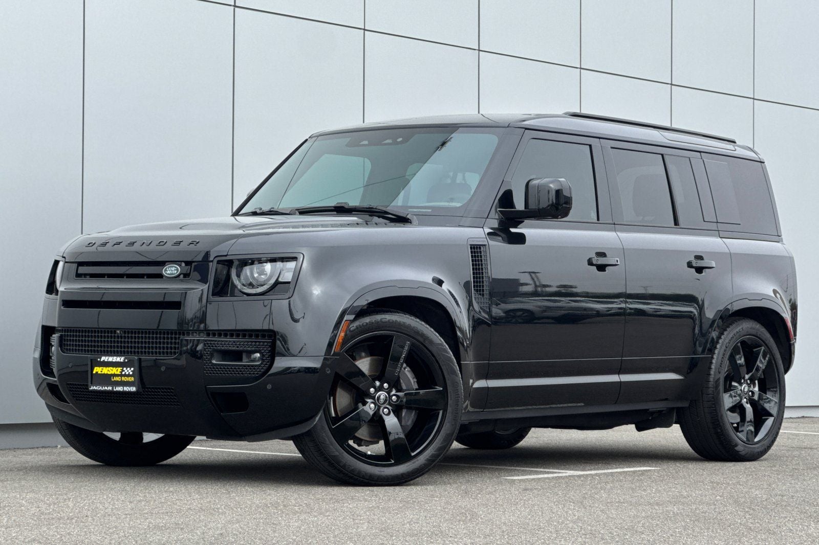 2025 Land Rover Defender 110 X-Dynamic SE