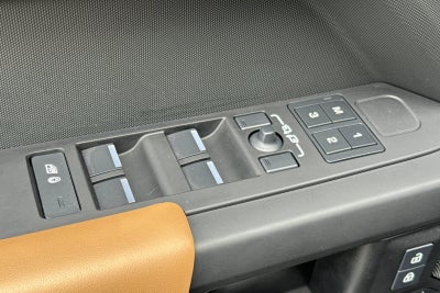 2025 Land Rover Defender 110 X-Dynamic SE