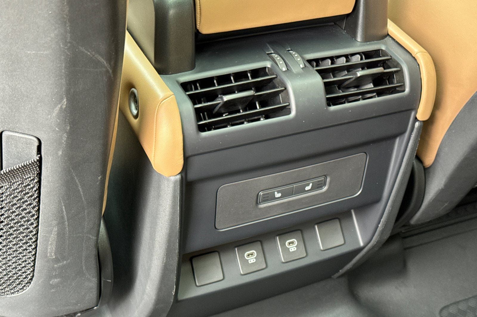 2025 Land Rover Defender 110 X-Dynamic SE