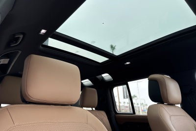 2025 Land Rover Defender 110 X-Dynamic SE