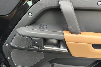 2025 Land Rover Defender 110 X-Dynamic SE