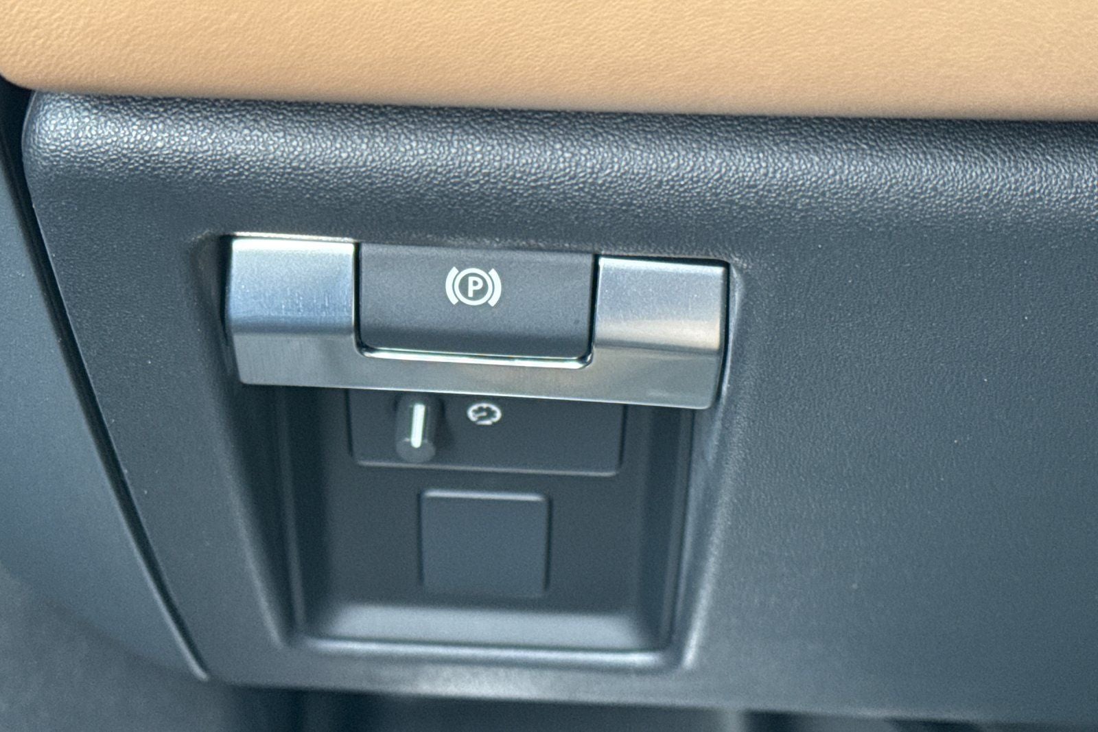 2025 Land Rover Defender 110 X-Dynamic SE