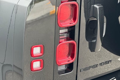 2025 Land Rover Defender 110 X-Dynamic SE