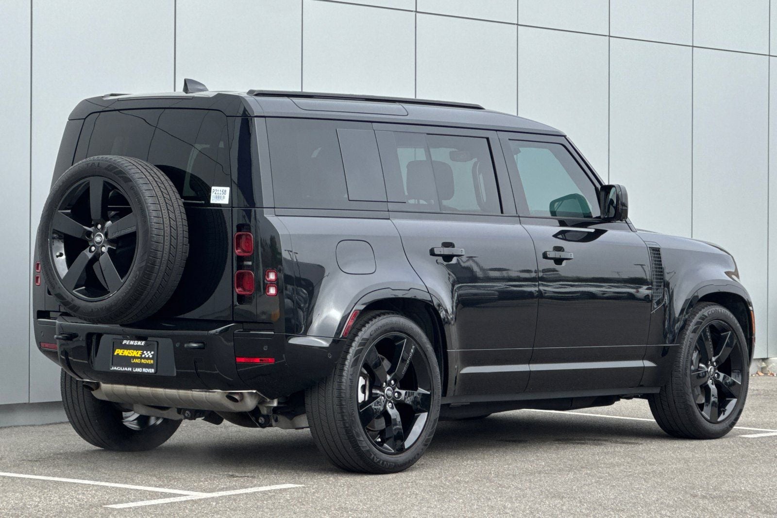 2025 Land Rover Defender 110 X-Dynamic SE