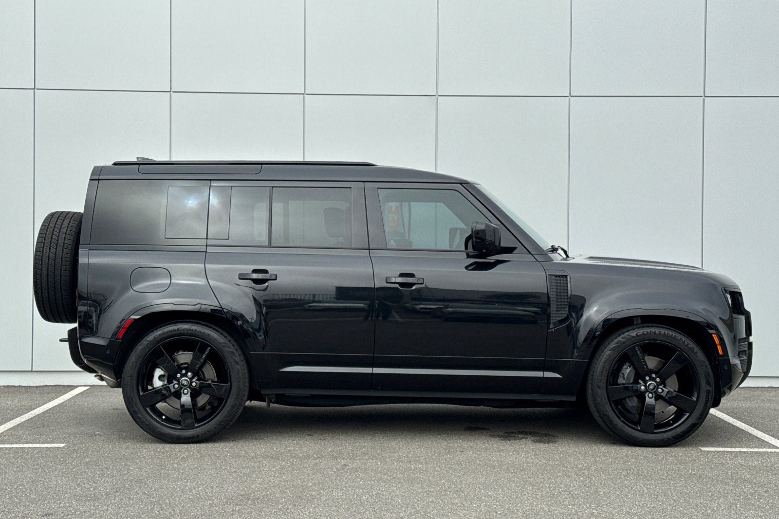 2025 Land Rover Defender 110 X-Dynamic SE