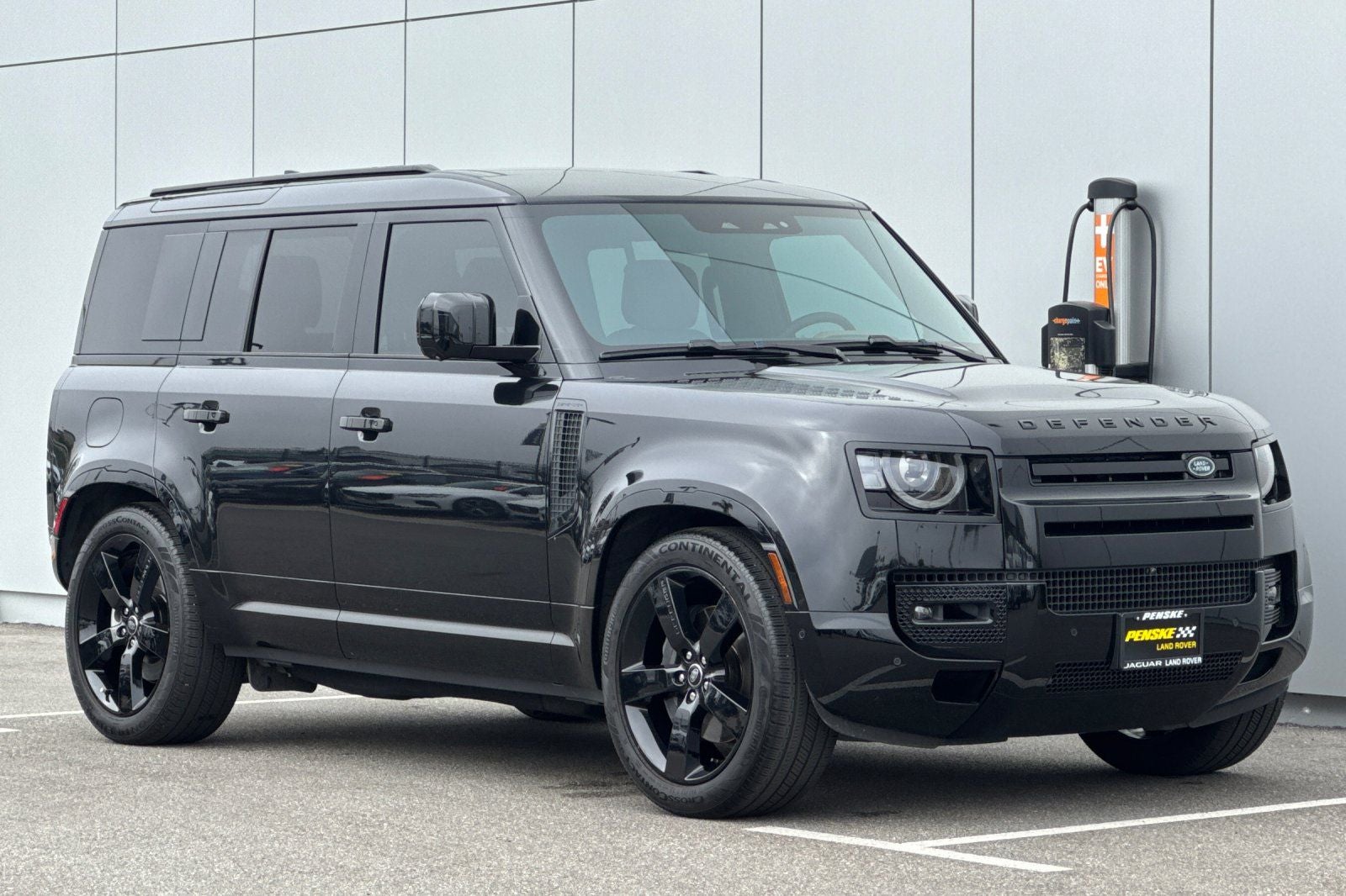 2025 Land Rover Defender 110 X-Dynamic SE