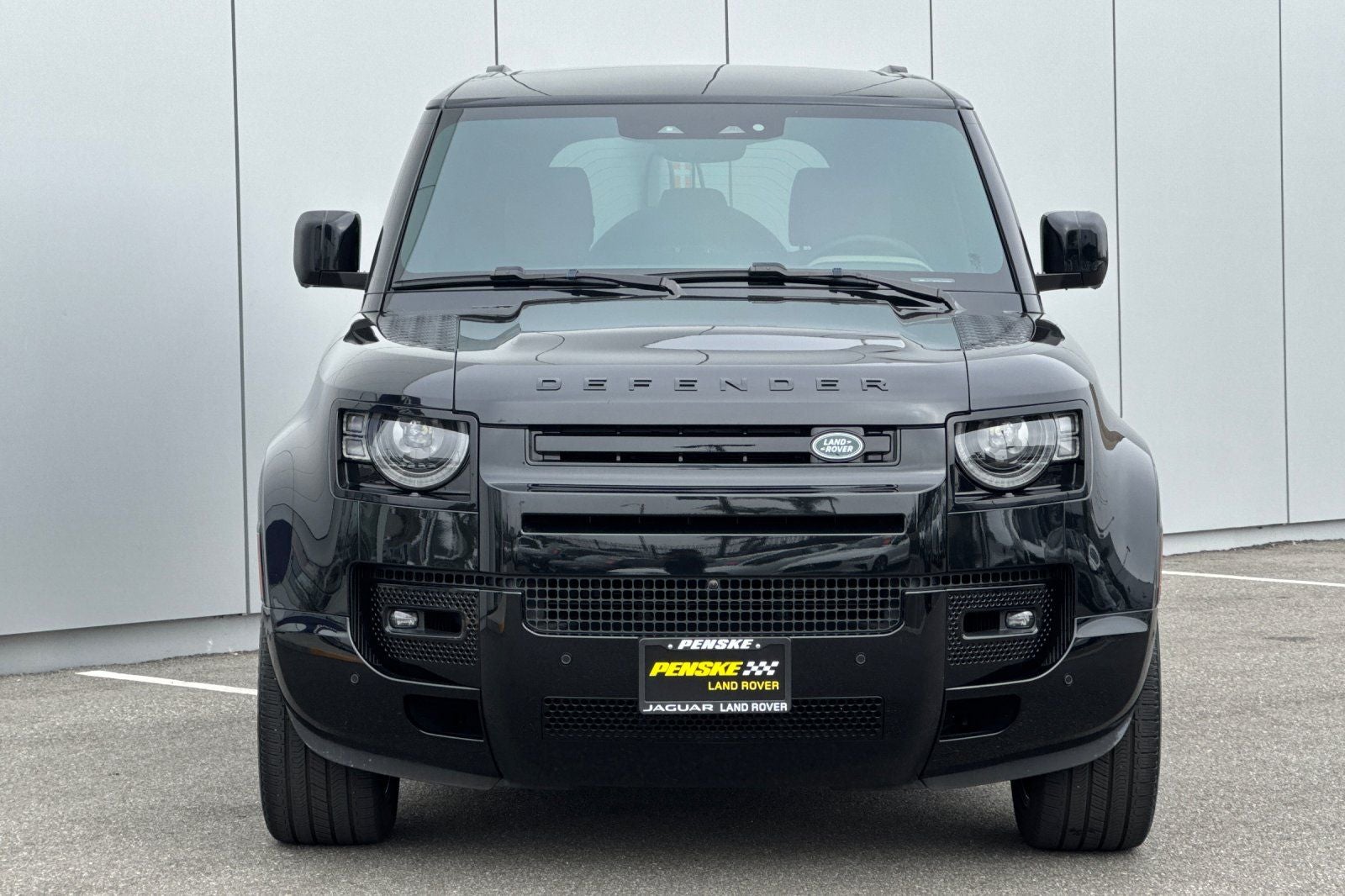 2025 Land Rover Defender 110 X-Dynamic SE