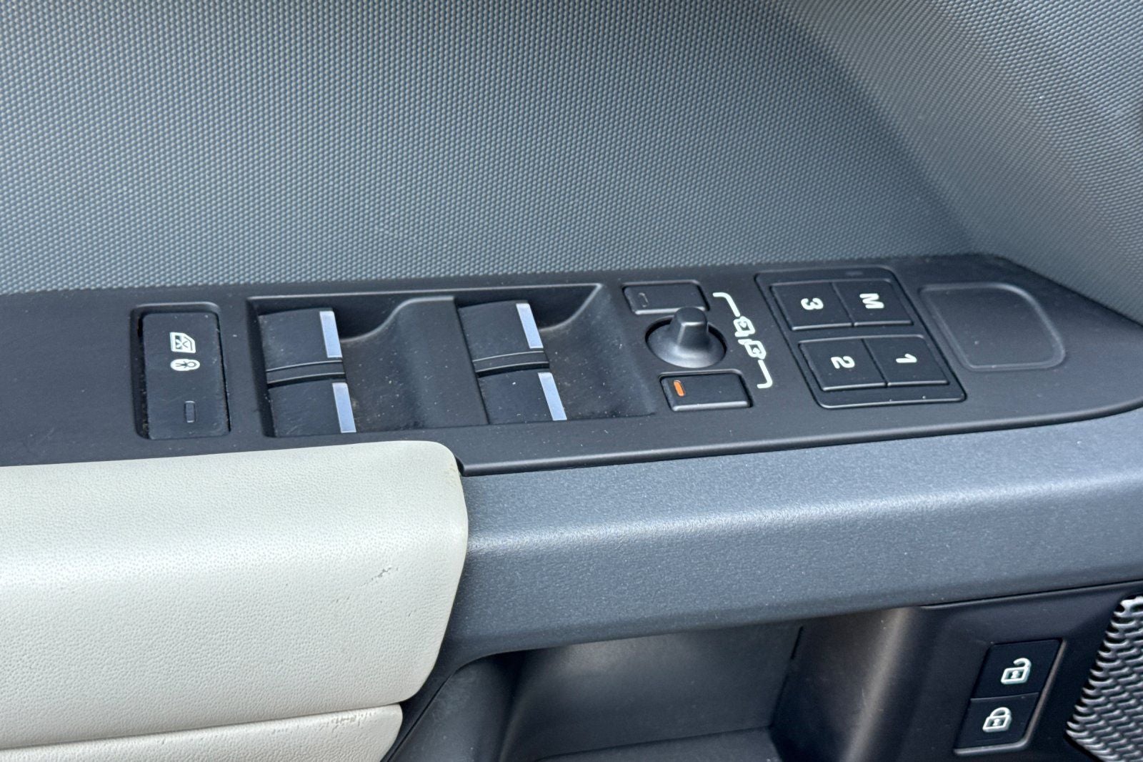 2023 Land Rover Defender 110 X-Dynamic SE