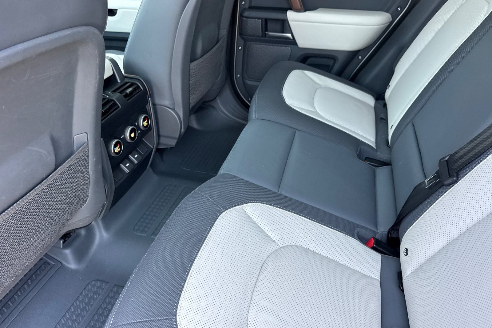 2023 Land Rover Defender 110 X-Dynamic SE