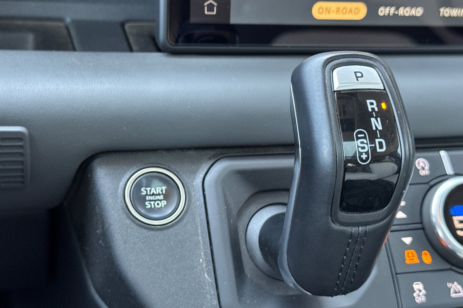 2023 Land Rover Defender 110 X-Dynamic SE
