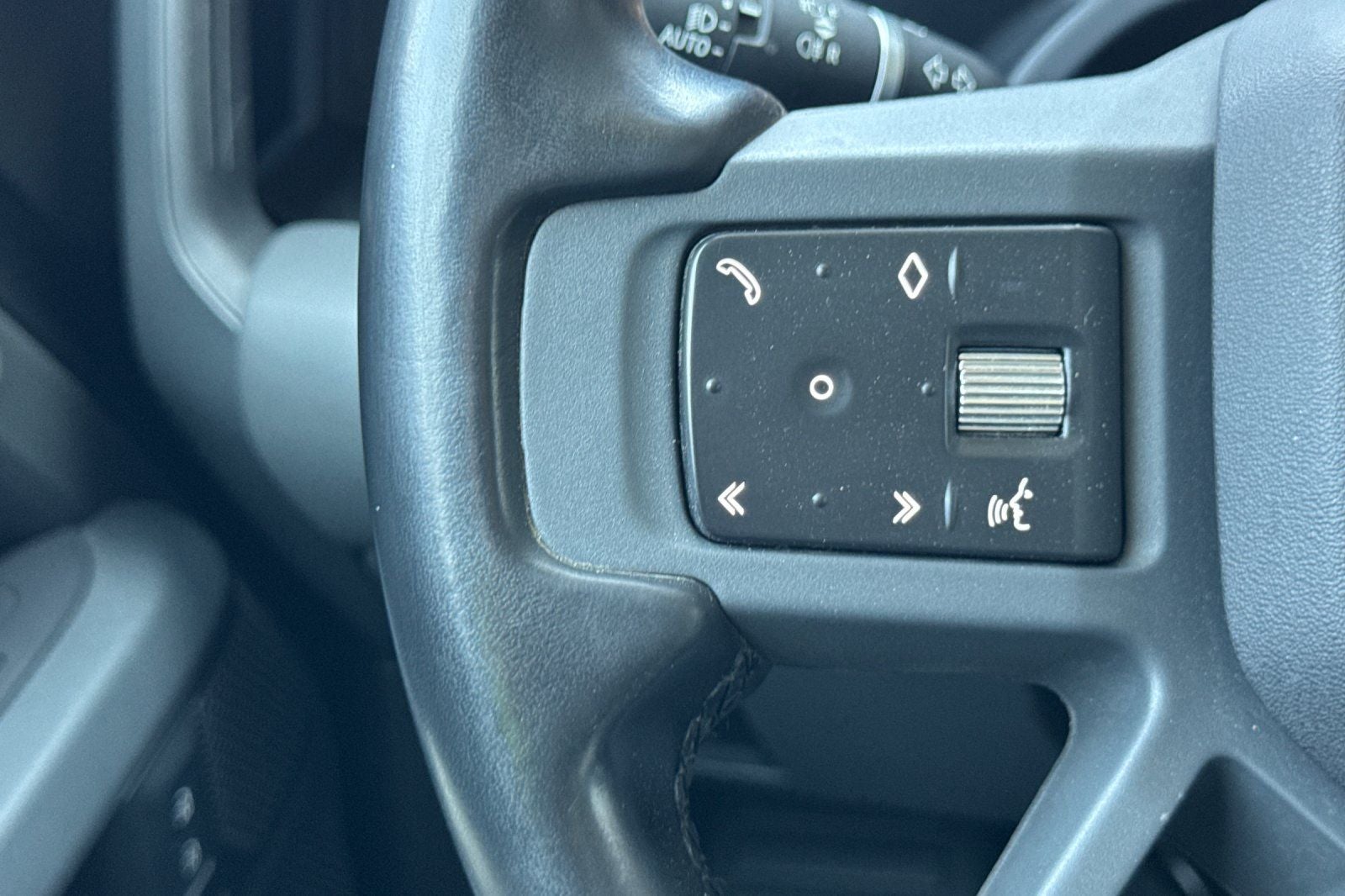 2023 Land Rover Defender 110 X-Dynamic SE