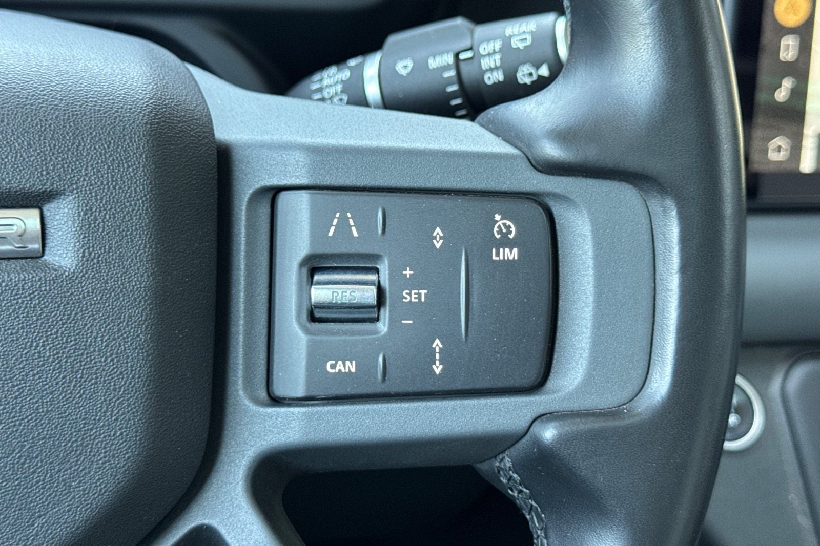 2023 Land Rover Defender 110 X-Dynamic SE
