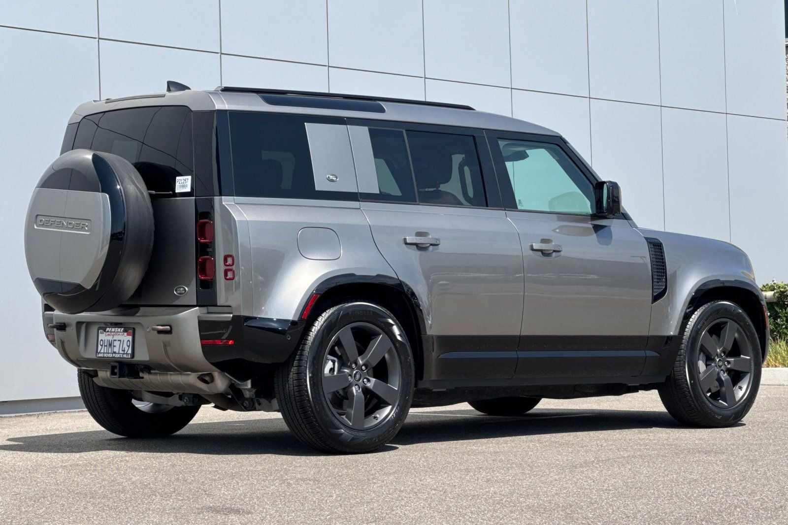 2023 Land Rover Defender 110 X-Dynamic SE