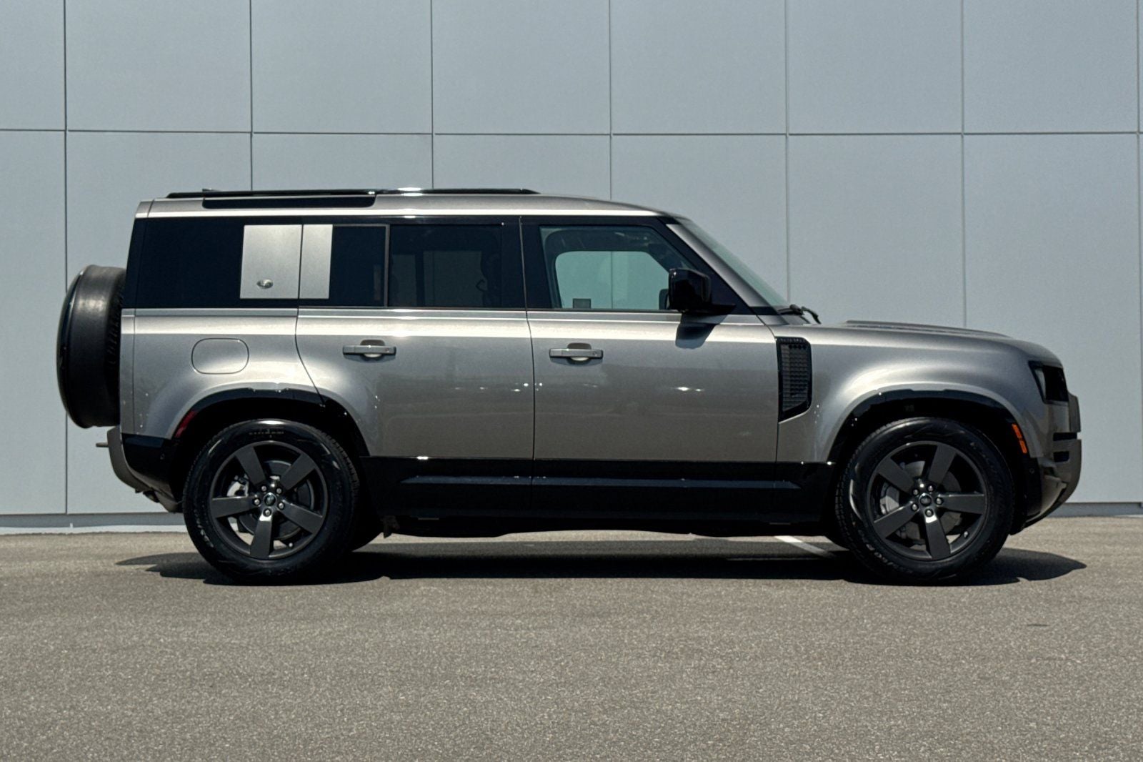 2023 Land Rover Defender 110 X-Dynamic SE