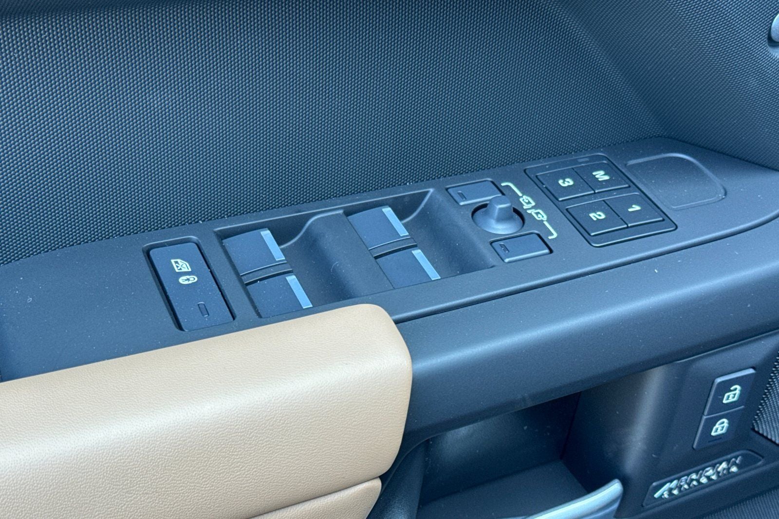 2026 Land Rover Defender 110 X-Dynamic SE