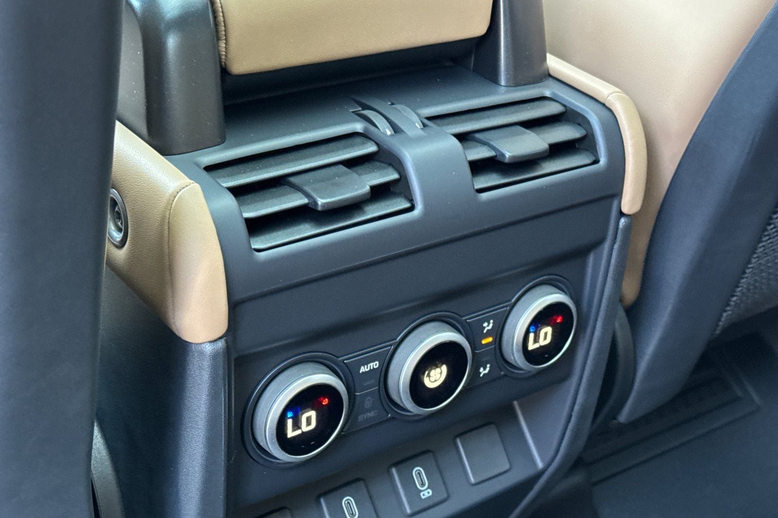2026 Land Rover Defender 110 X-Dynamic SE