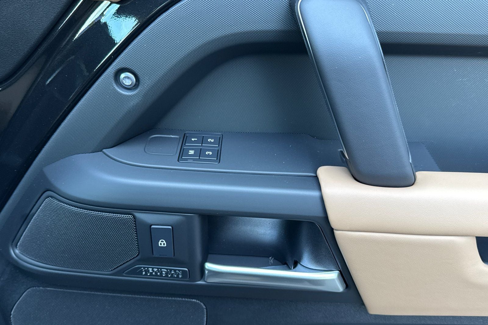 2026 Land Rover Defender 110 X-Dynamic SE