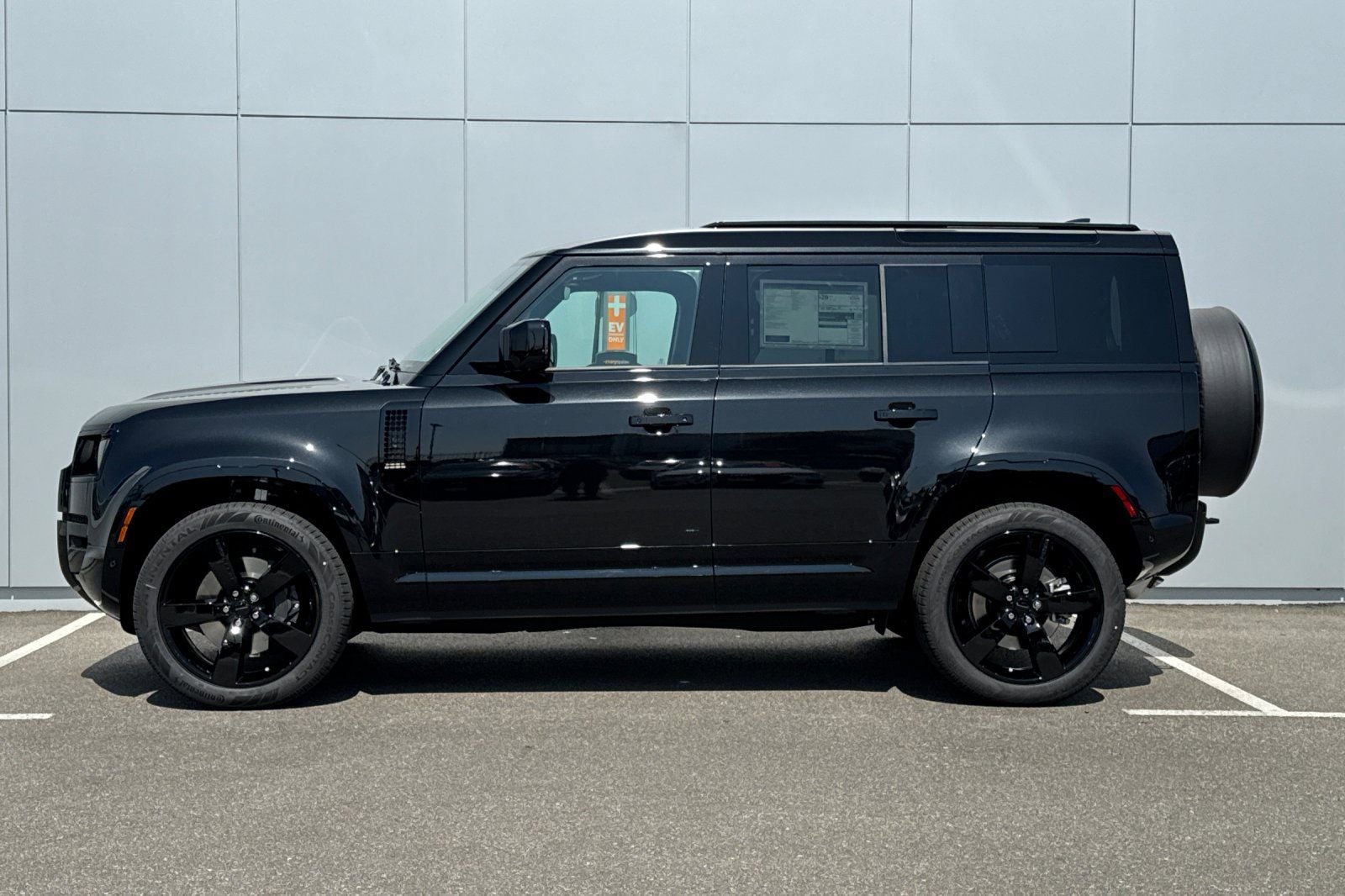 2026 Land Rover Defender 110 X-Dynamic SE