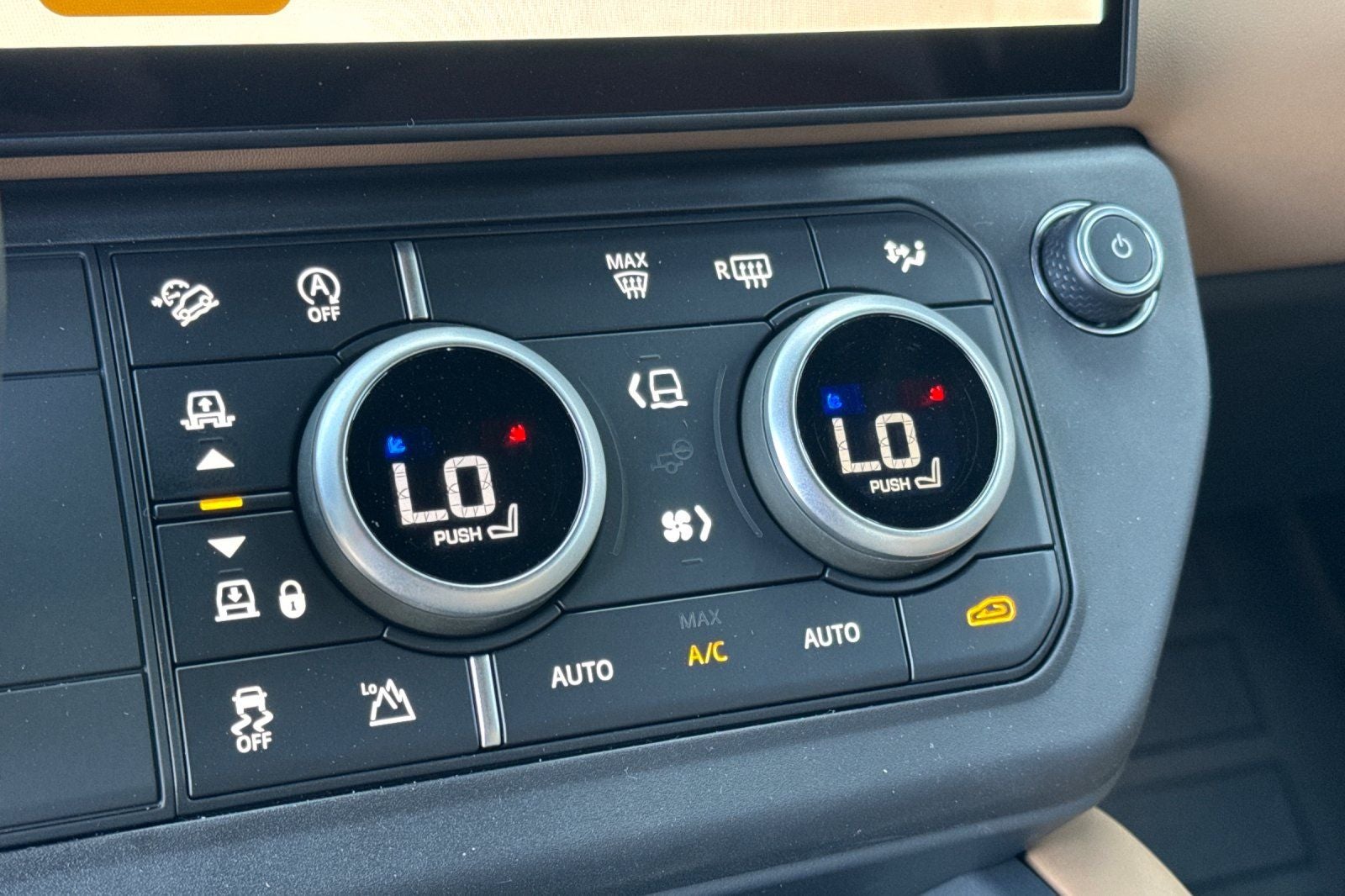 2026 Land Rover Defender 110 X-Dynamic SE