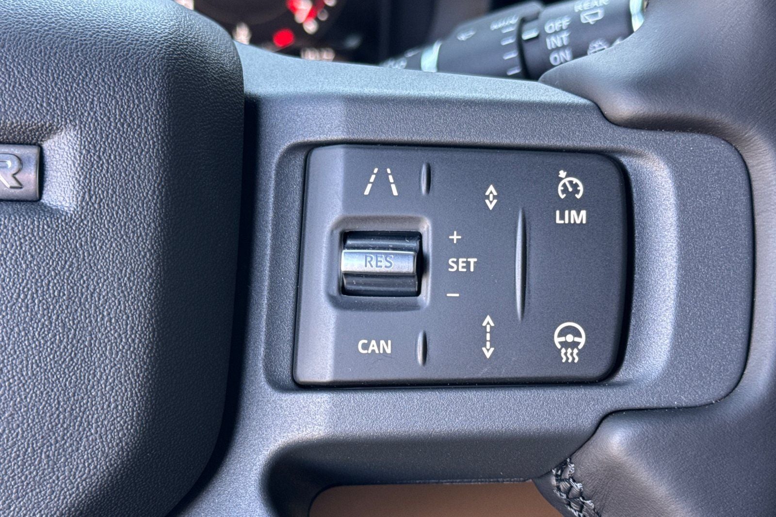 2026 Land Rover Defender 110 X-Dynamic SE