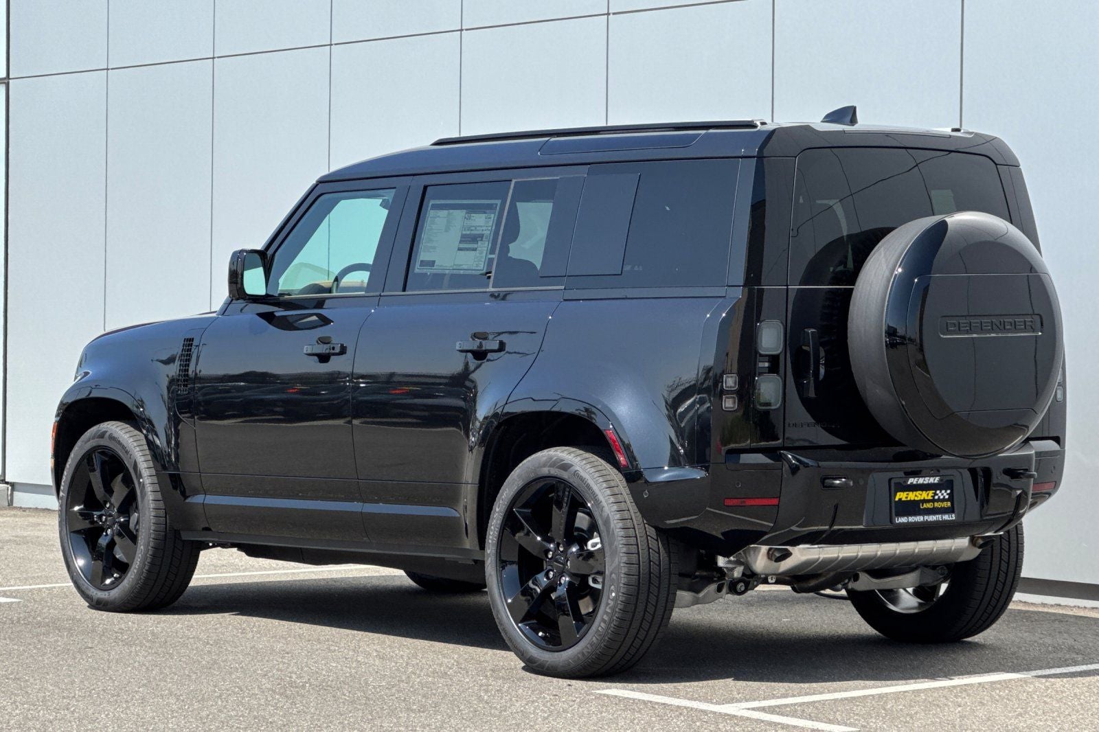 2026 Land Rover Defender 110 X-Dynamic SE