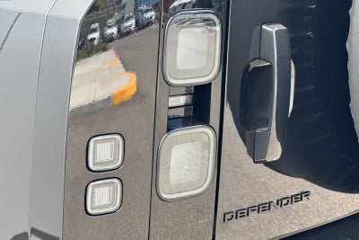 2026 Land Rover Defender 110 X-Dynamic SE