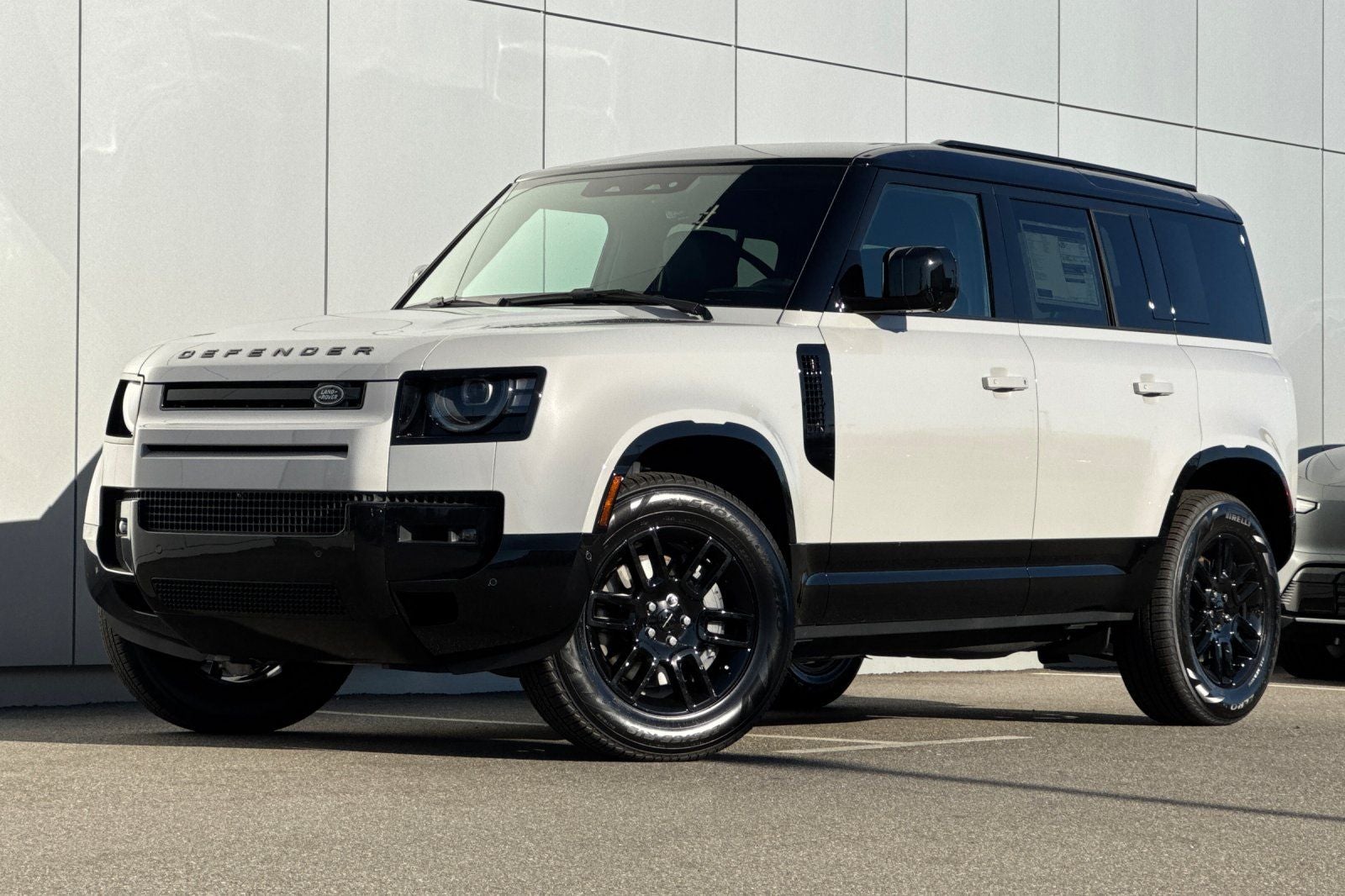 2026 Land Rover Defender 110 X-Dynamic SE