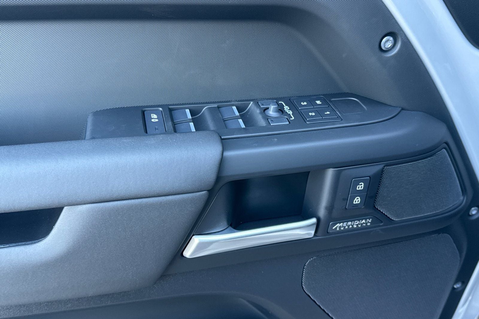 2026 Land Rover Defender 110 X-Dynamic SE