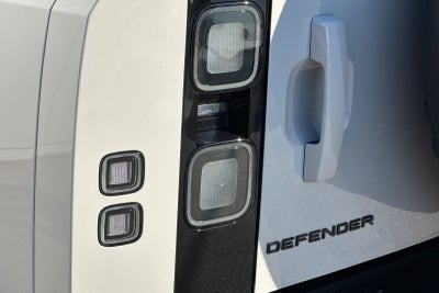 2026 Land Rover Defender 110 X-Dynamic SE