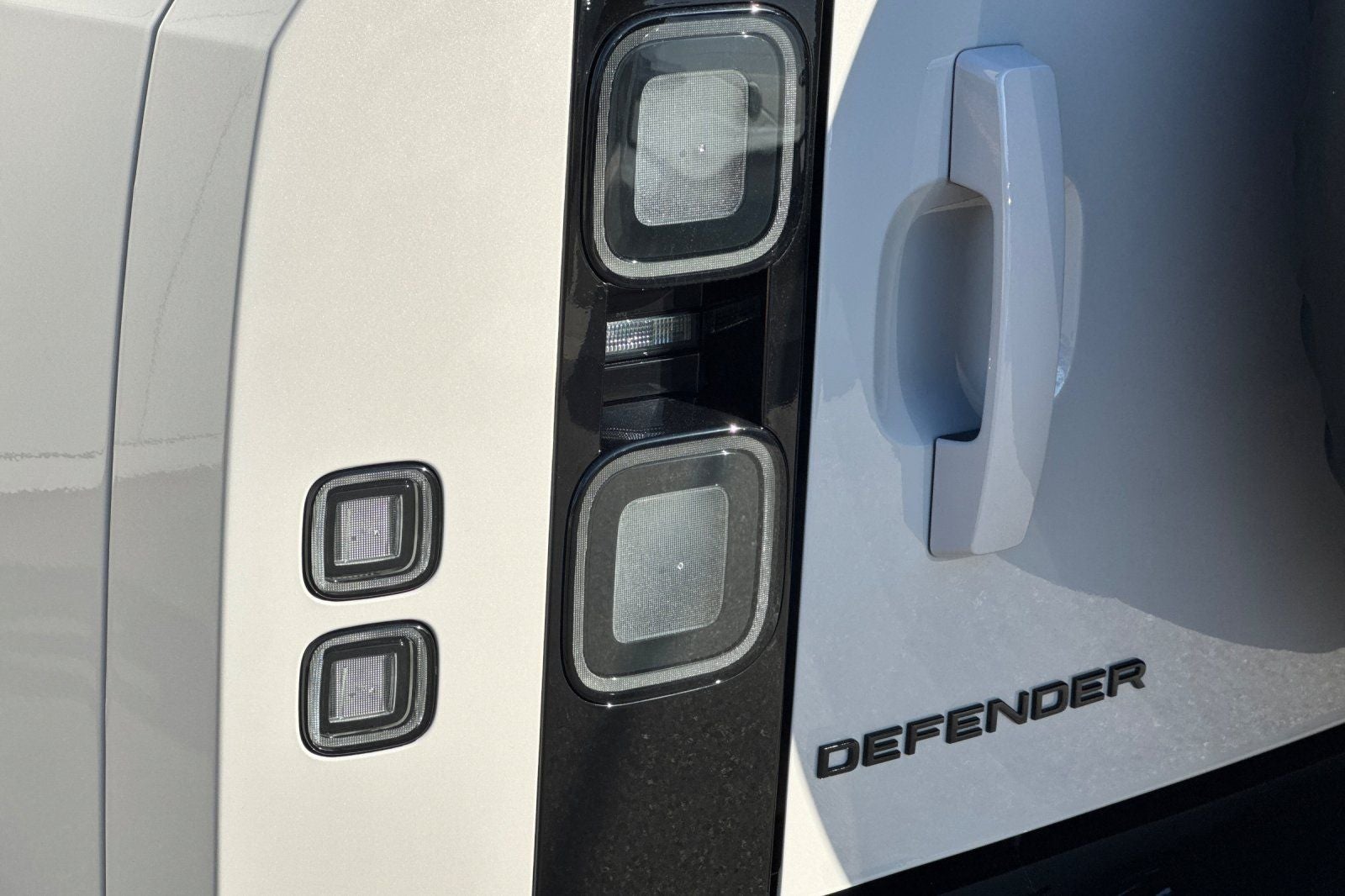 2026 Land Rover Defender 110 X-Dynamic SE