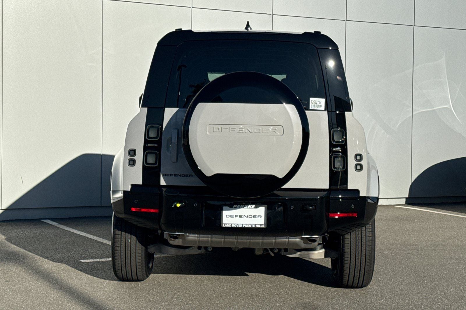 2026 Land Rover Defender 110 X-Dynamic SE