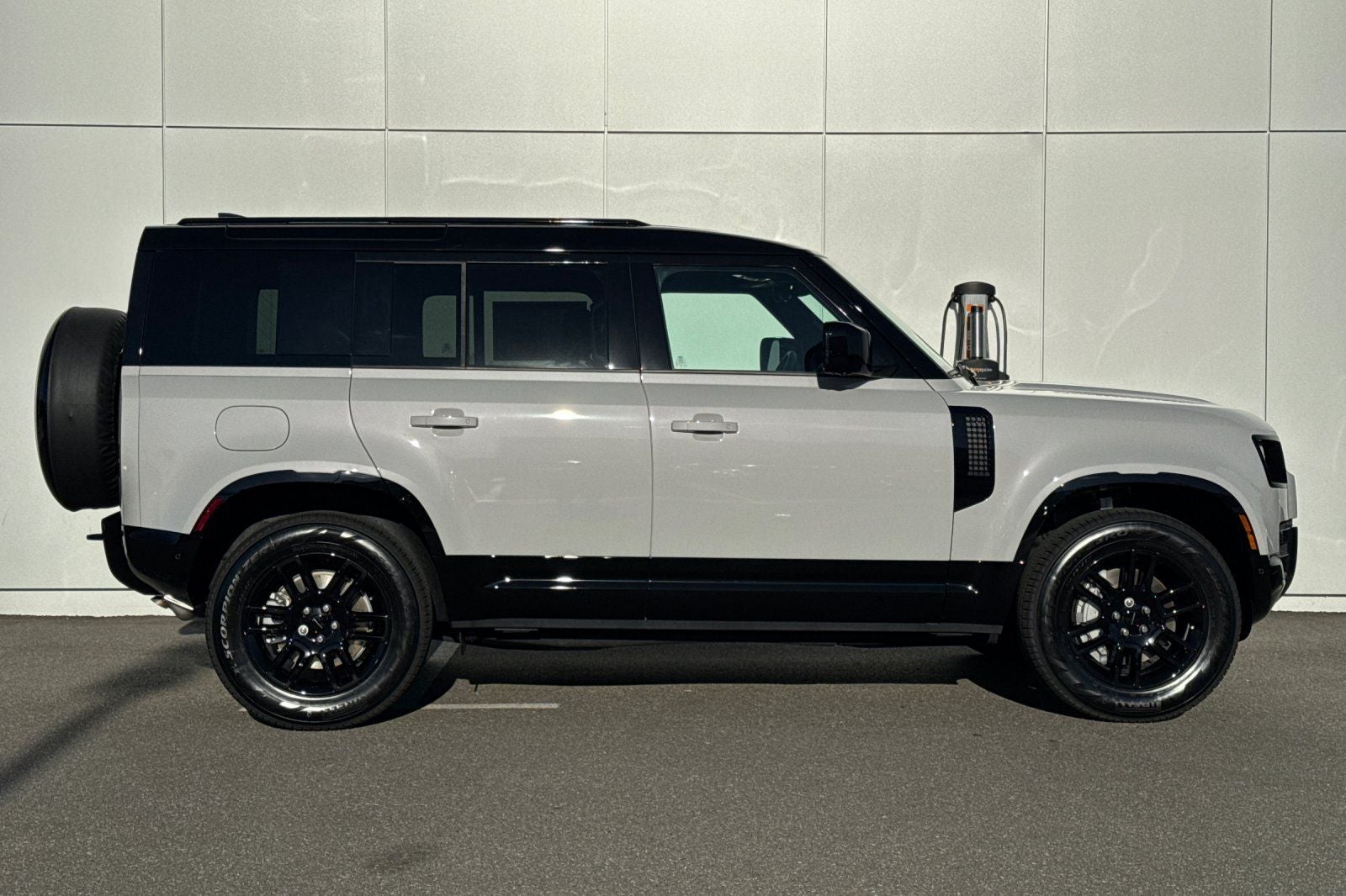 2026 Land Rover Defender 110 X-Dynamic SE