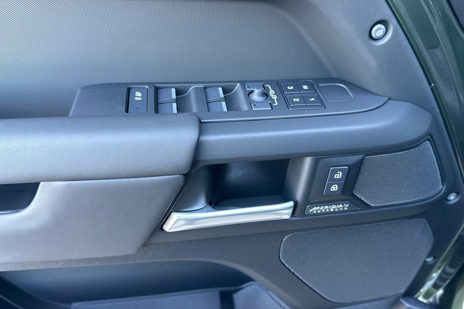 2026 Land Rover Defender 110 X-Dynamic SE