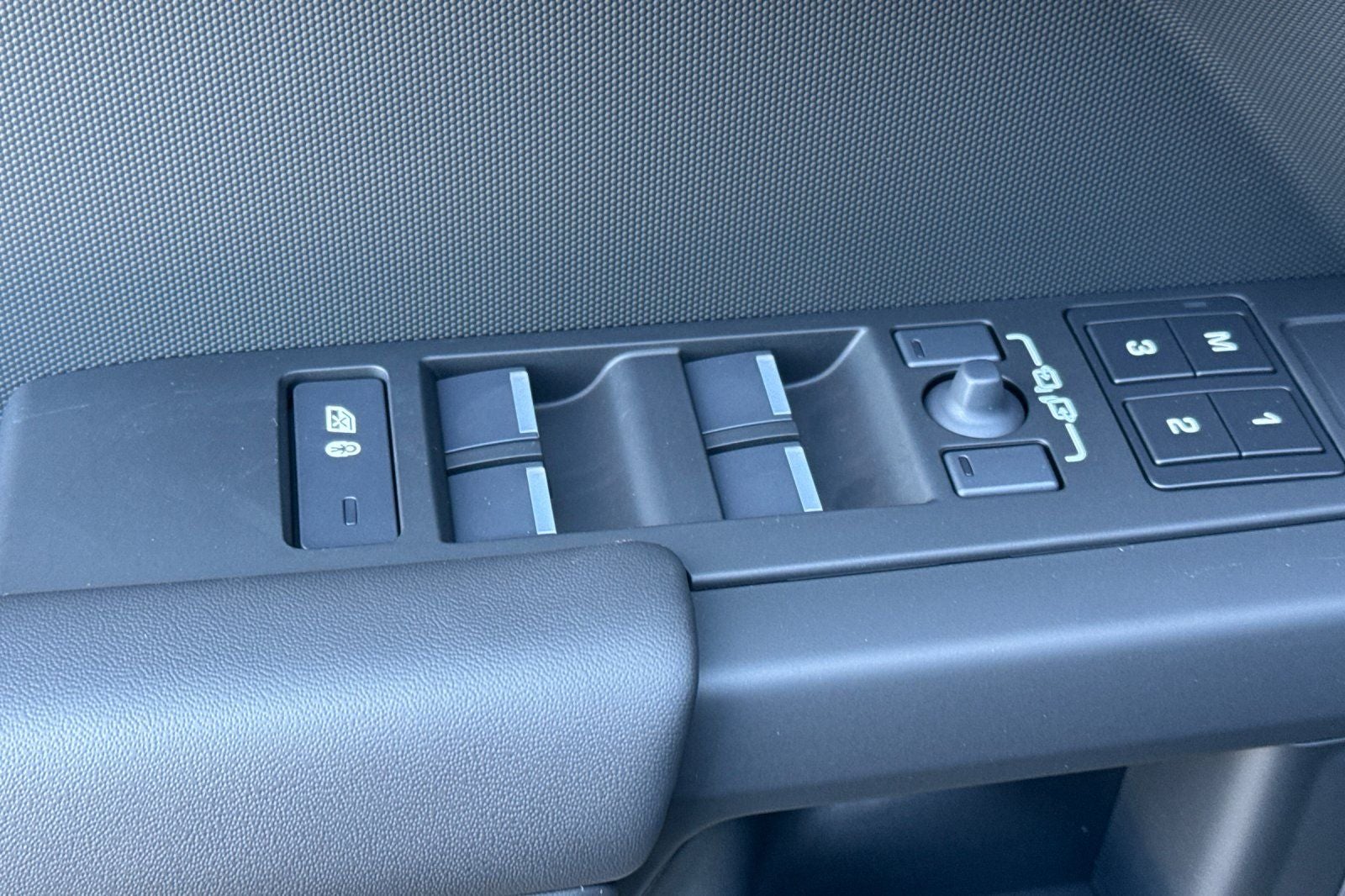 2026 Land Rover Defender 110 X-Dynamic SE