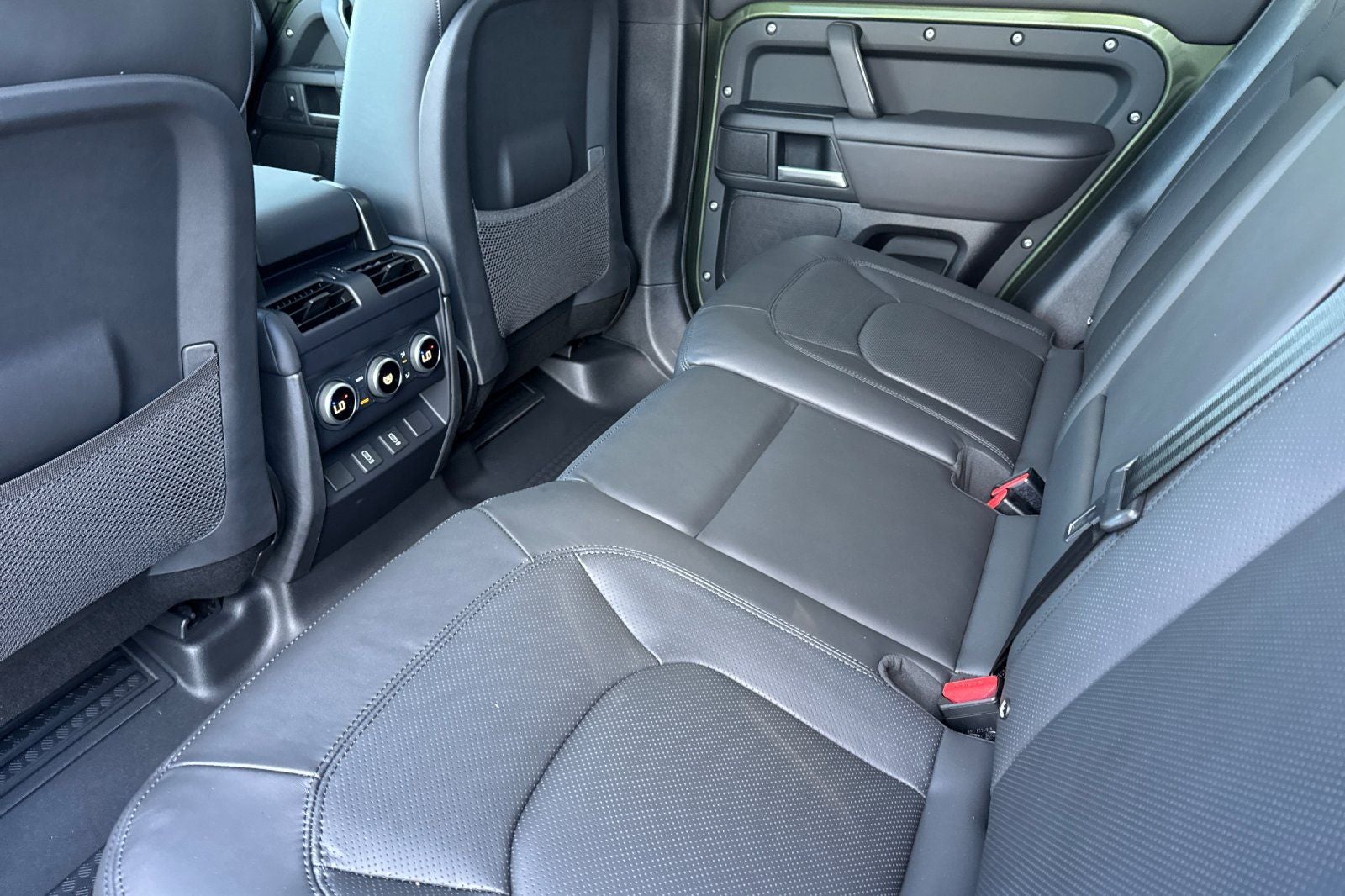 2026 Land Rover Defender 110 X-Dynamic SE