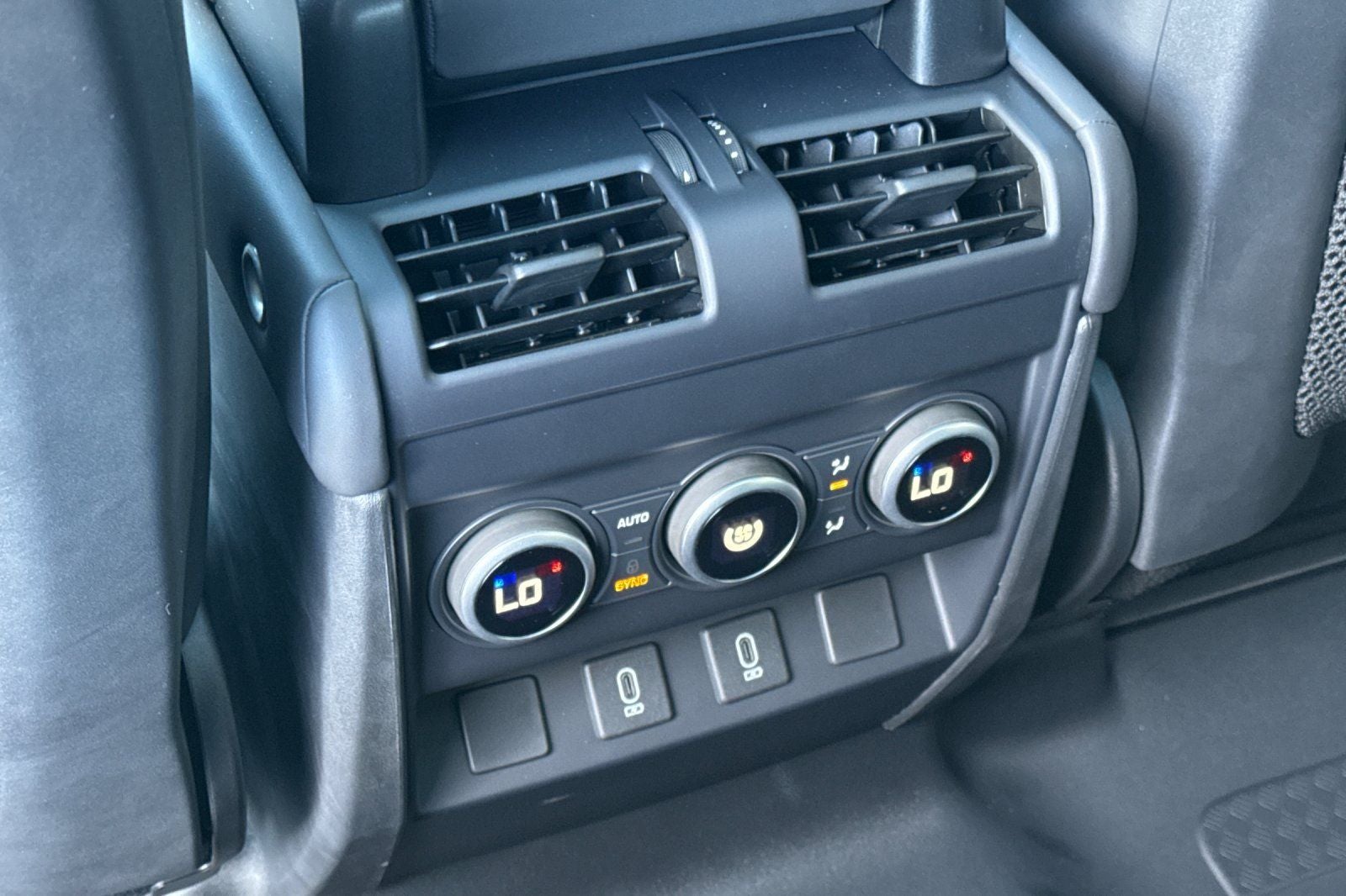 2026 Land Rover Defender 110 X-Dynamic SE