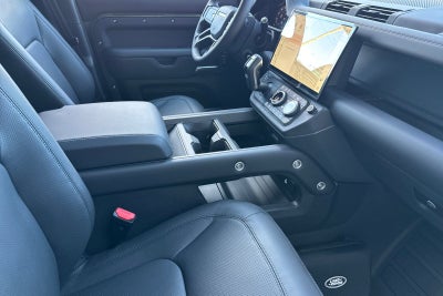 2026 Land Rover Defender 110 X-Dynamic SE